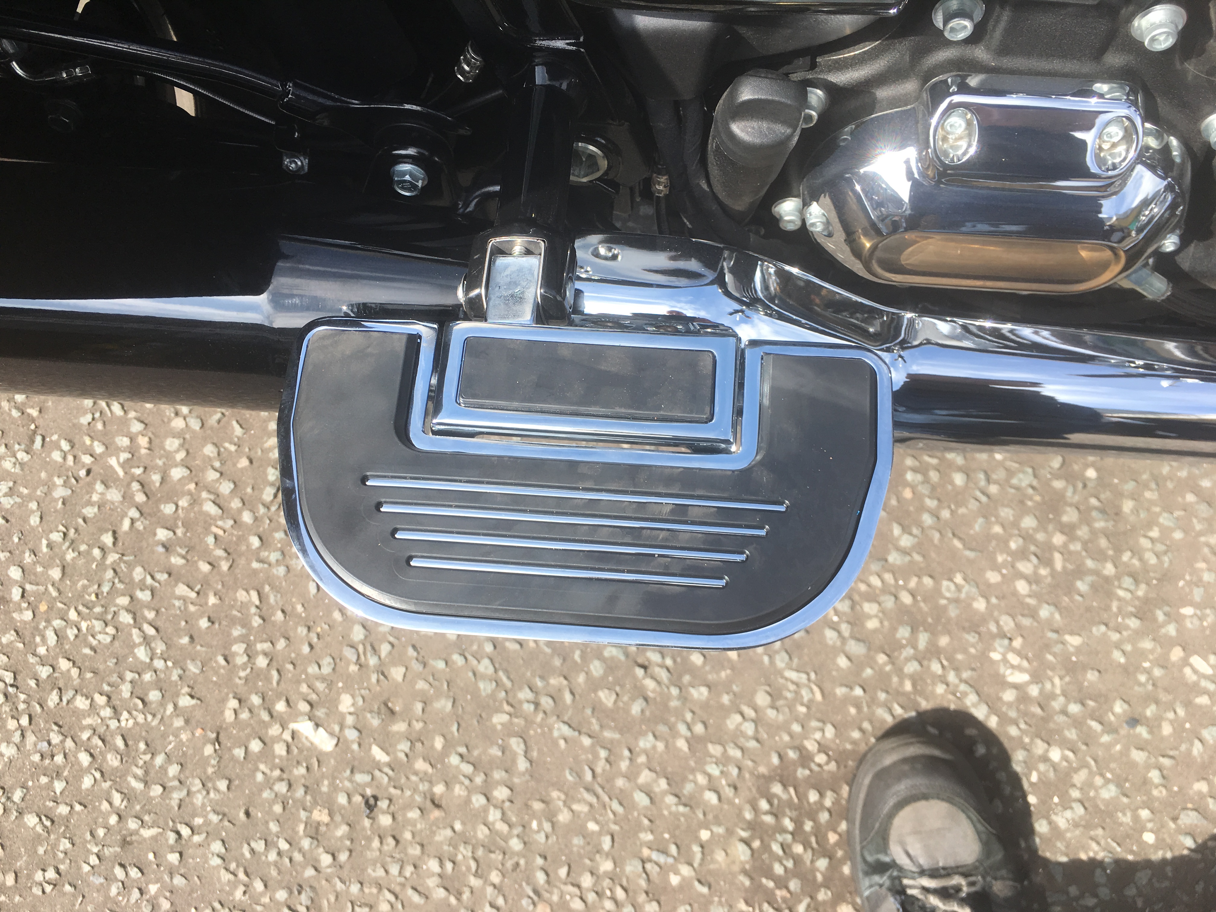 Harley Davidson 2018 up Floorboards passenger rear fold up chrome