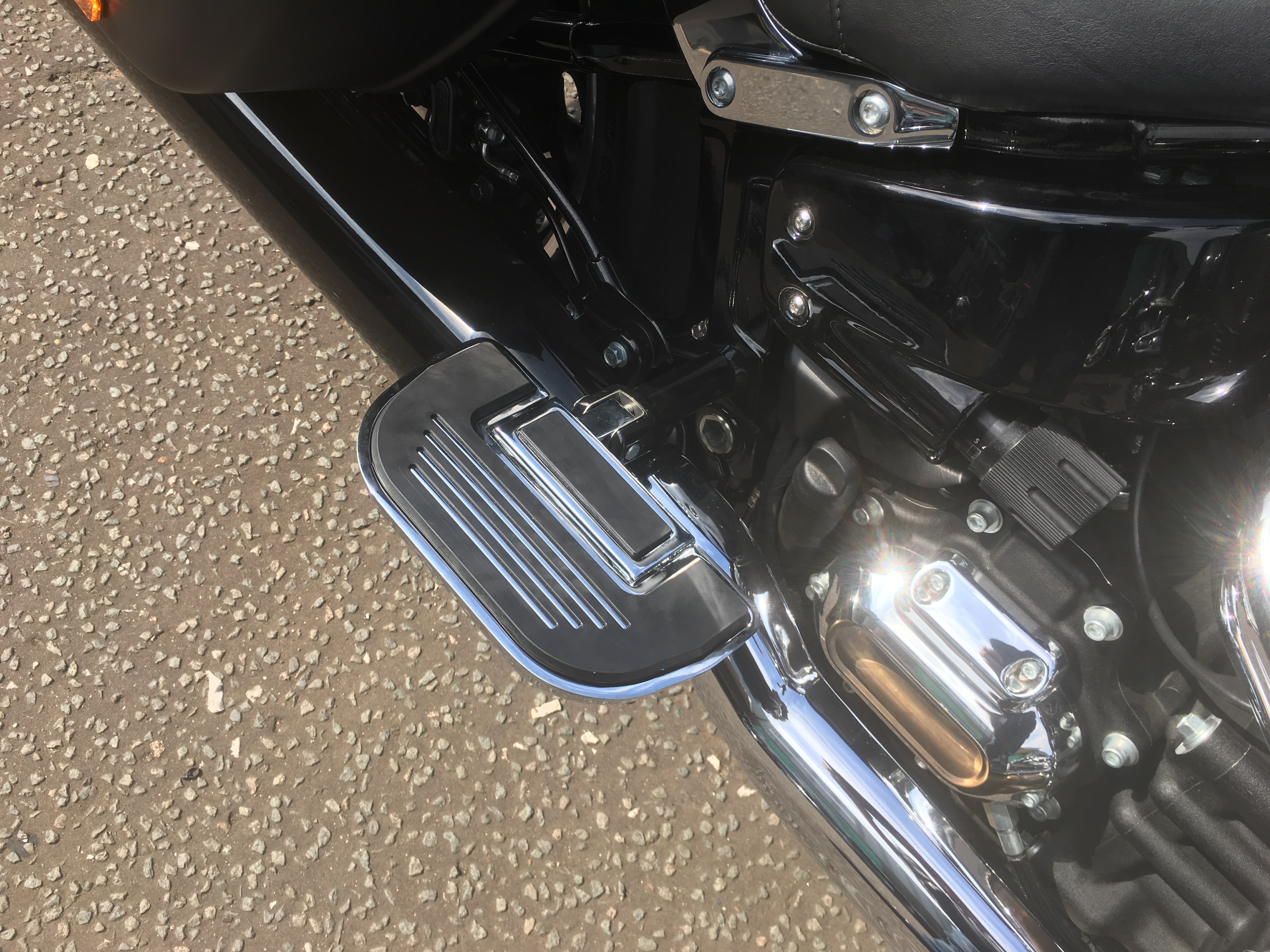 Harley Davidson 2018 up Floorboards rider passenger rear fold up ribbed