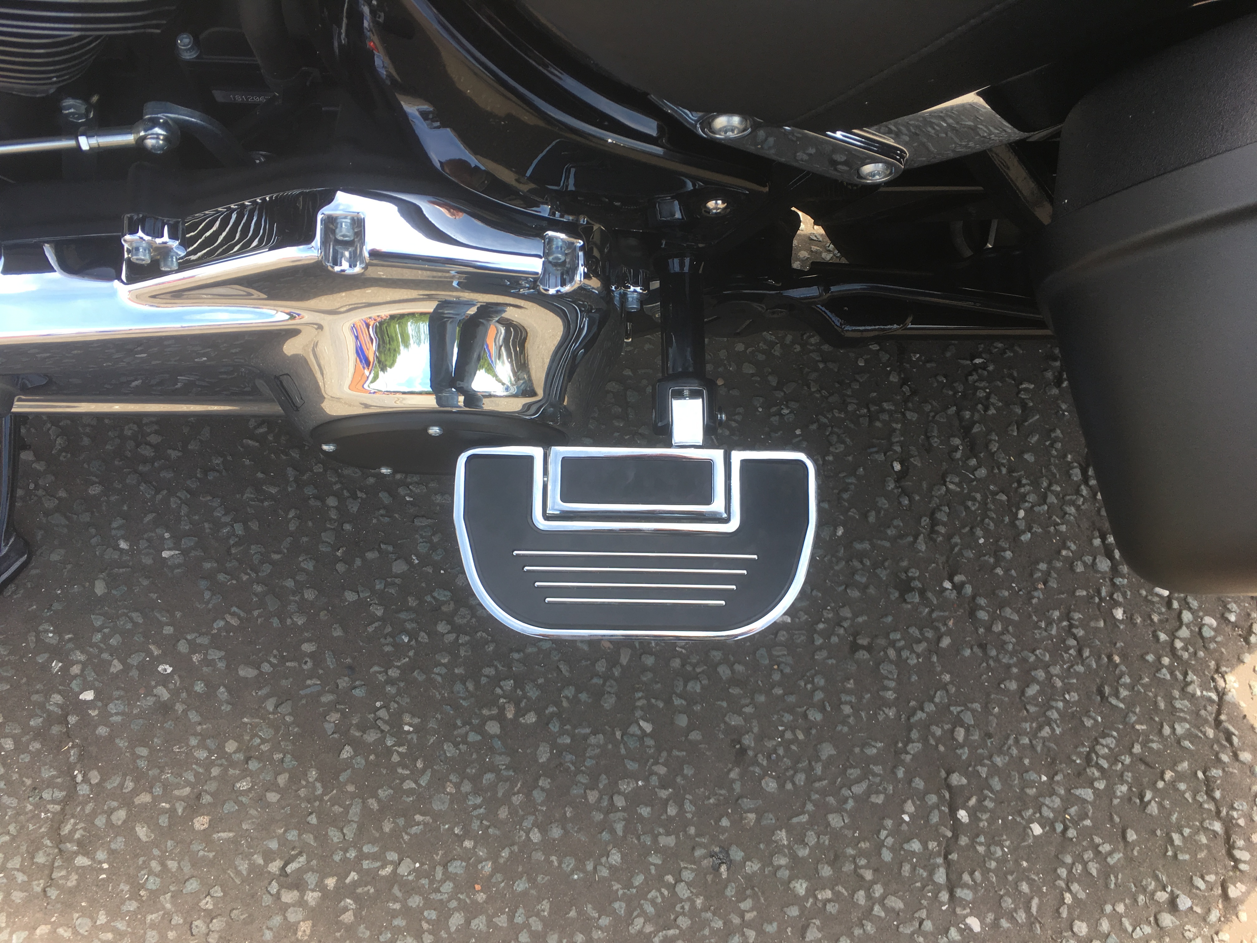 Harley Davidson 2018 up Floorboards passenger rear fold up chrome