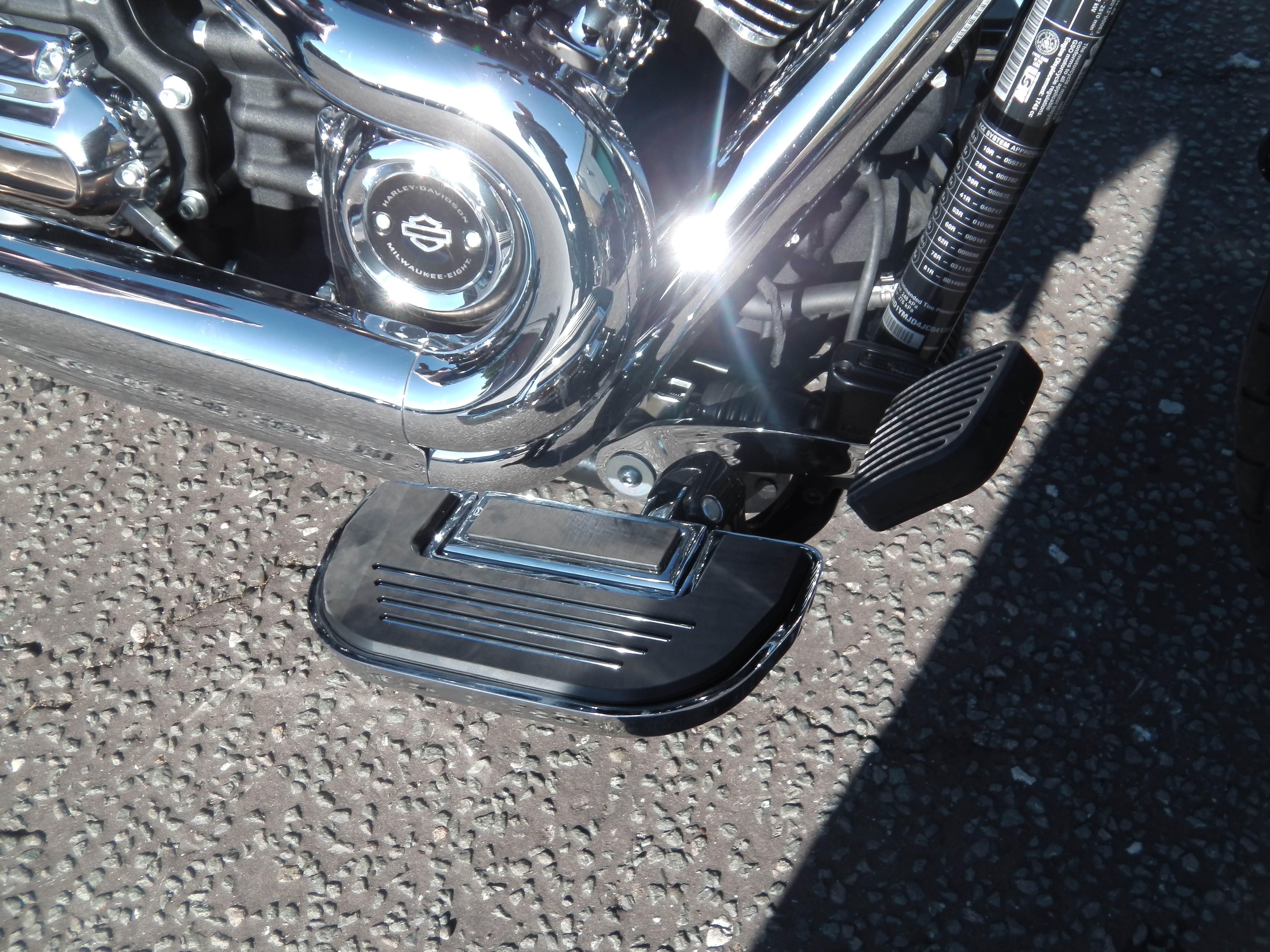 Harley Davidson Milwaukee eight 8 Floorboards Front Rider chrome